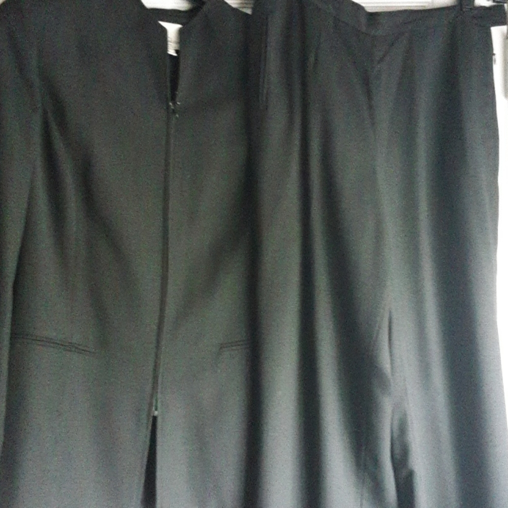 Two piece pants suit by ann klien